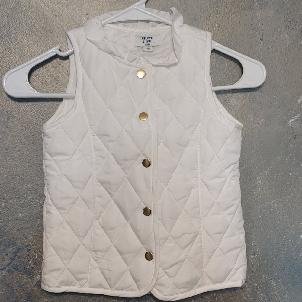 ⭐4/$16. Crown & Ivy quilted light puffer vest 4T